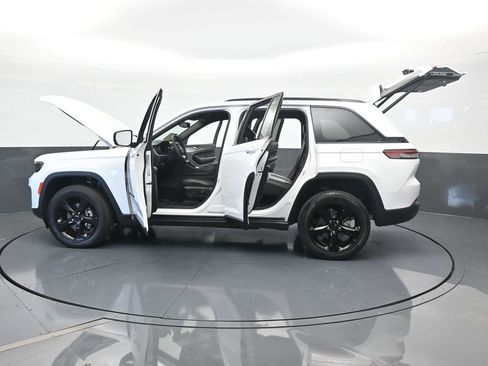 Used 2024 Jeep Grand Cherokee Altitude image 73