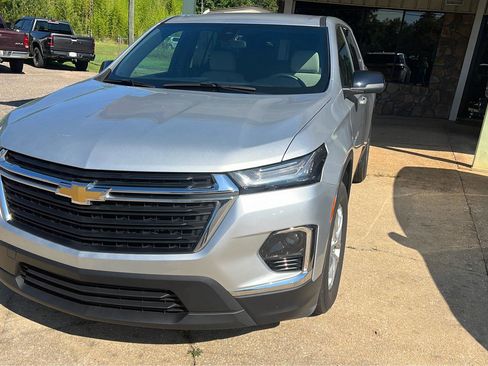 Used 2022 Chevrolet Traverse LS FWD image 3