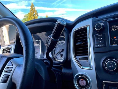 Used 2019 Nissan Titan SV image 27