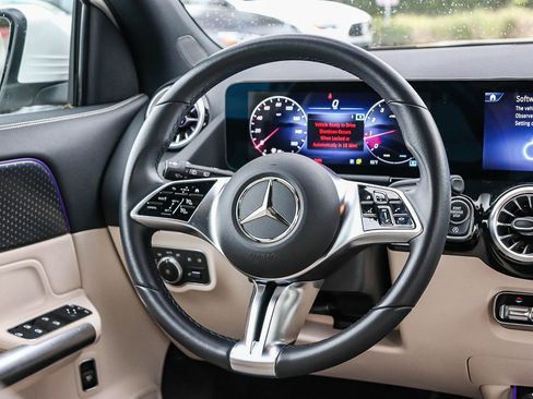 Certified 2025 Mercedes-Benz GLA 250 image 17