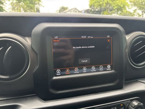 Used 2022 Jeep Gladiator Sport AWD/4WD image 19