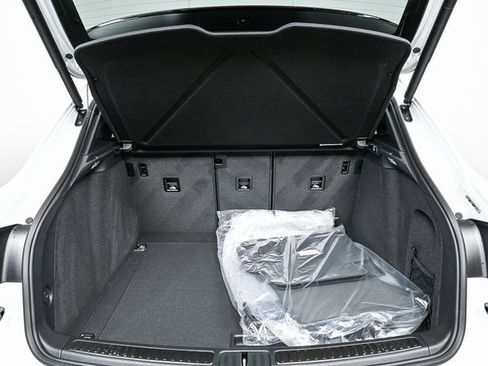 New 2025 Porsche Macan image 36