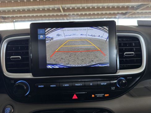 Used 2025 Hyundai Venue SEL image 14