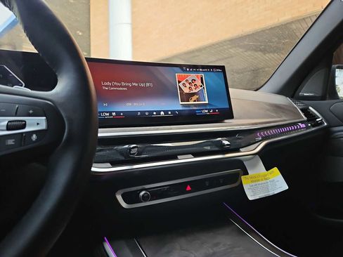 Used 2024 BMW X5 xDrive40i w/ Premium Package image 29