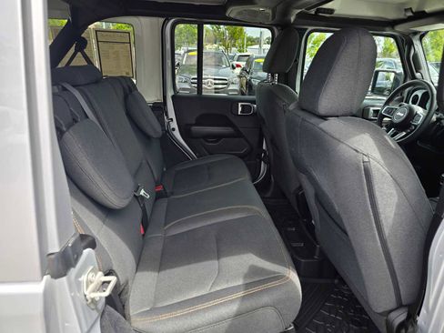 Used 2024 Jeep Wrangler Unlimited Sahara AWD/4WD image 13