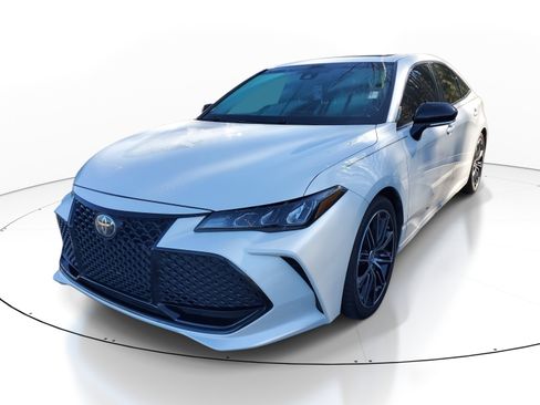 Used 2020 Toyota Avalon XSE image 3