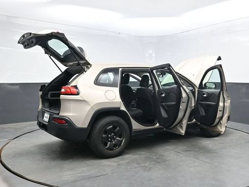 Used 2015 Jeep Cherokee Sport w/ Cold Weather Group AWD/4WD image 49