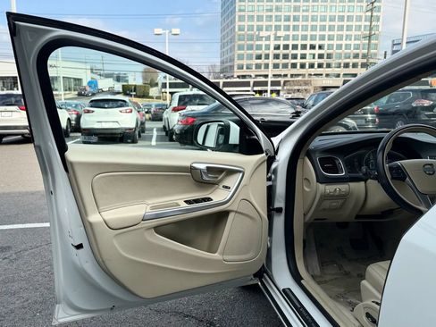 Used 2015 Volvo S60 T5 Premier image 9