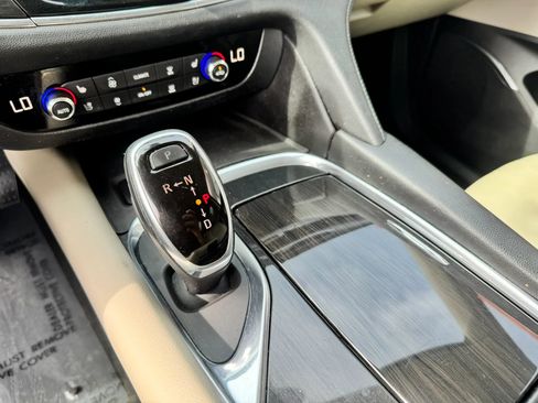 Used 2019 Buick Enclave Premium w/ Experience Buick Package FWD image 27