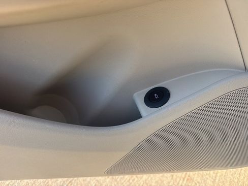 Used 2017 Buick LaCrosse Preferred image 11