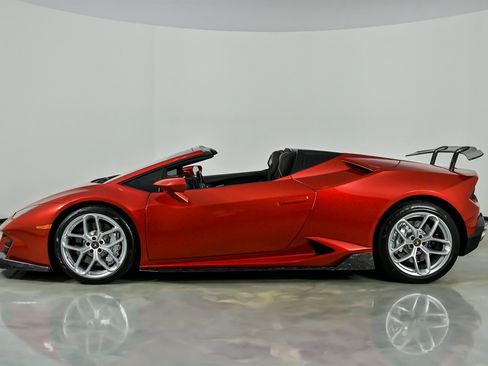 Used 2019 Lamborghini Huracan LP 580-2 image 11