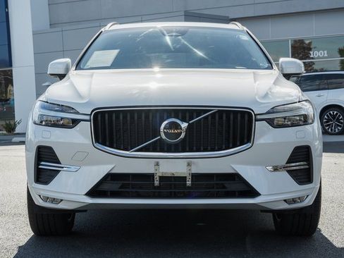 Certified 2022 Volvo XC60 B5 Momentum w/ Climate Package image 2