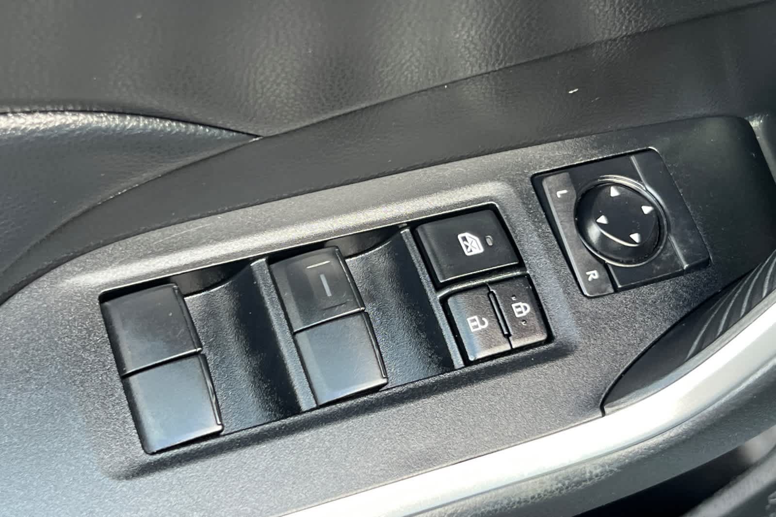 Used 2023 Toyota RAV4 LE AWD/4WD image 13