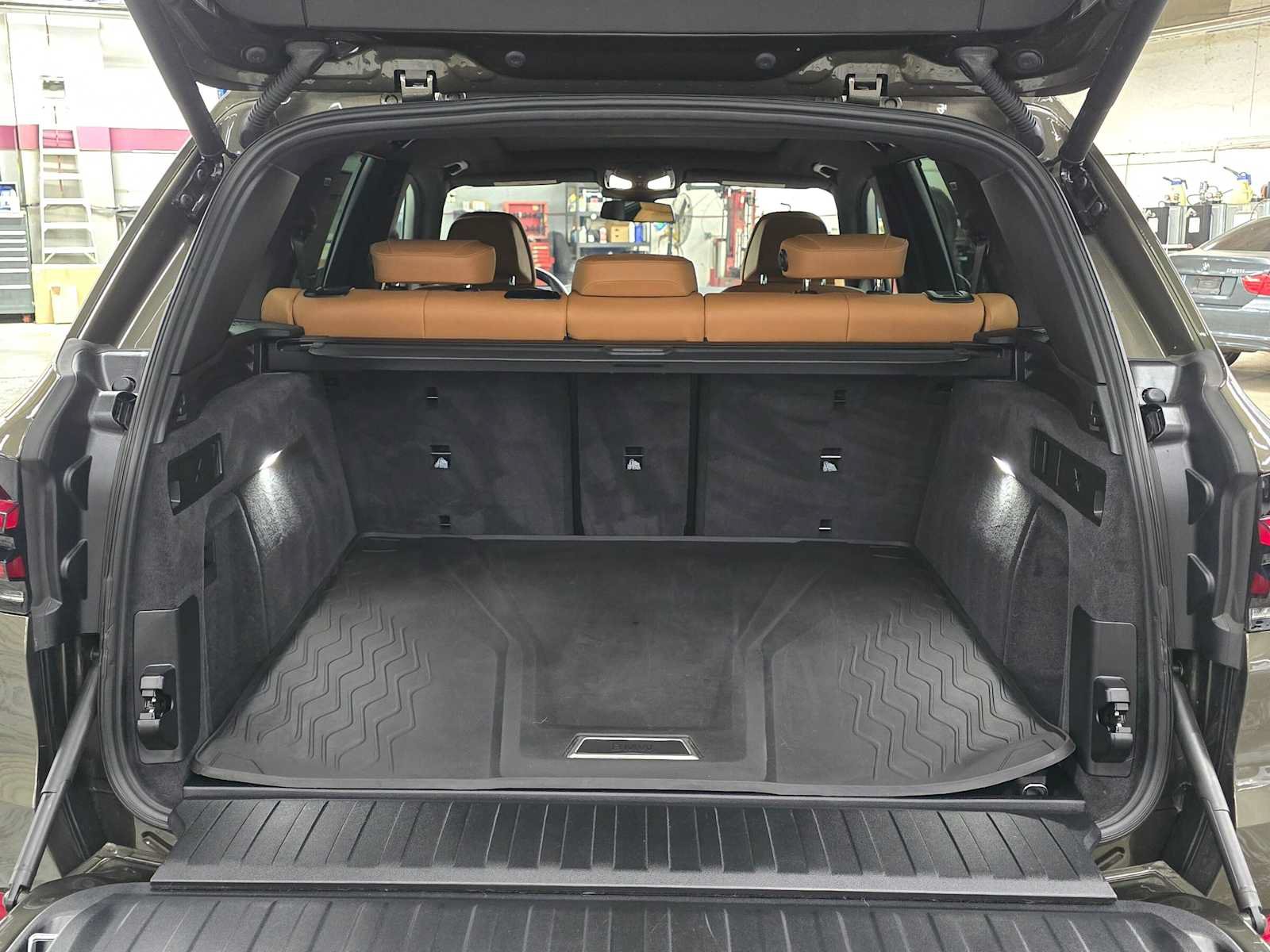 Used 2025 BMW X5 xDrive40i w/ Executive Package AWD/4WD image 14
