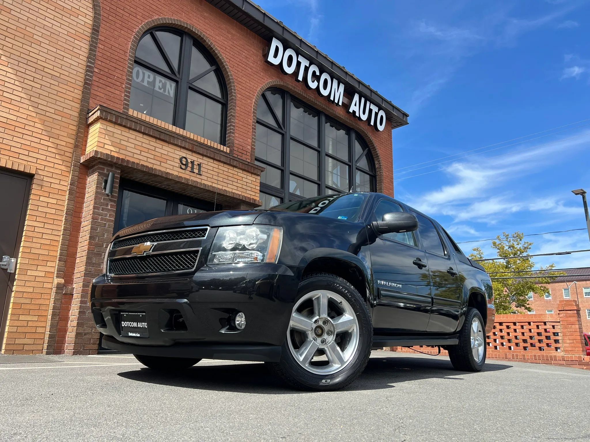 Used 2010 Chevrolet Avalanche LT w/ Luxury Package AWD/4WD image 3