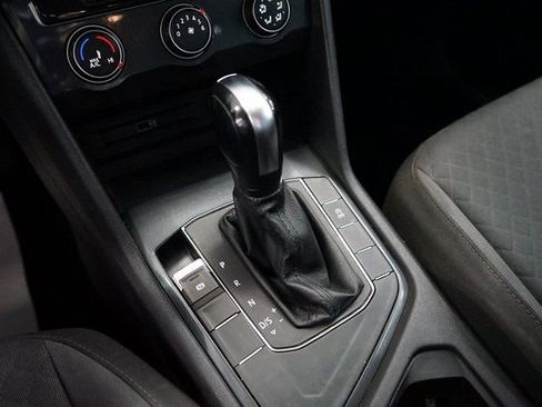 Used 2018 Volkswagen Tiguan S image 33