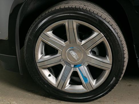 Used 2018 Cadillac Escalade Premium Luxury image 18