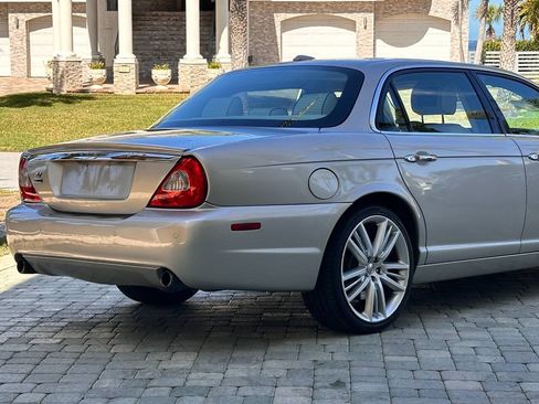 Used 2009 Jaguar XJ Vanden Plas Super V8 Portfolio RWD image 6
