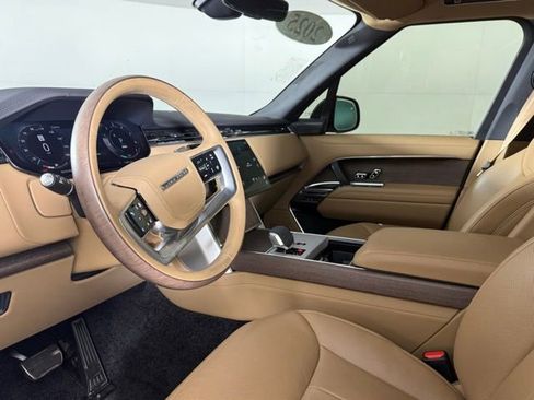 Used 2025 Land Rover Range Rover SE AWD/4WD image 6