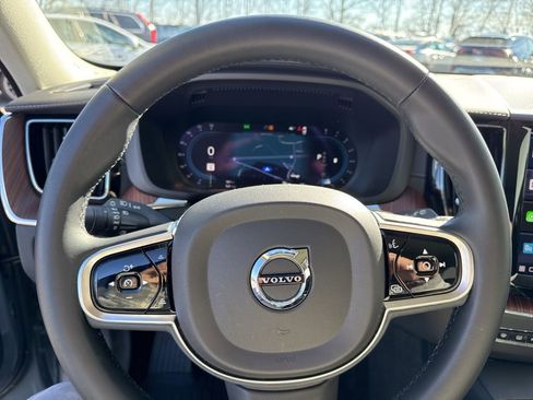 Used 2023 Volvo XC60 B5 Ultimate image 30