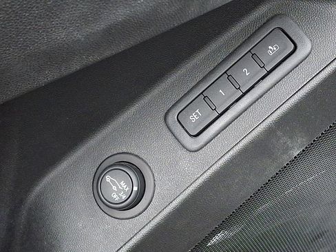 Used 2023 Chevrolet Equinox Premier image 24