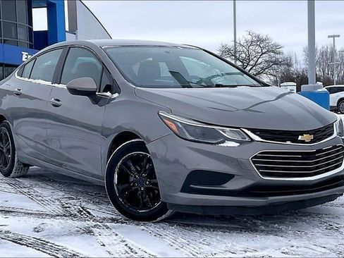 Used 2017 Chevrolet Cruze LT image 34