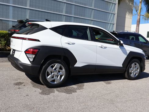 Used 2024 Hyundai Kona SE image 8