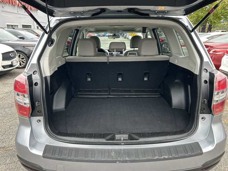 Used 2015 Subaru Forester 2.5i Limited AWD/4WD image 9