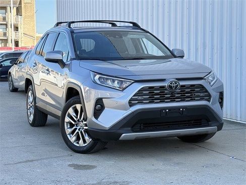 Used 2020 Toyota RAV4 Limited image 2