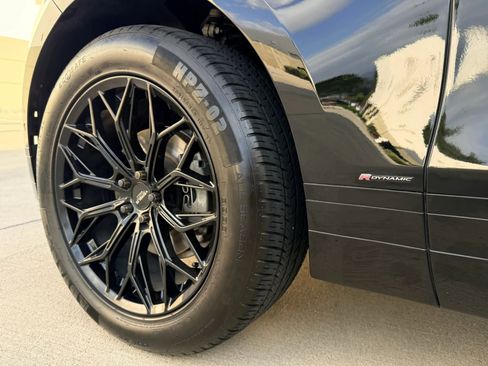 Used 2019 Land Rover Range Rover Velar R-Dynamic SE AWD/4WD image 8