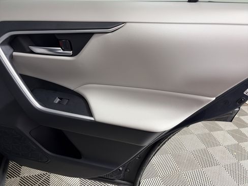 Used 2020 Toyota RAV4 XLE image 39