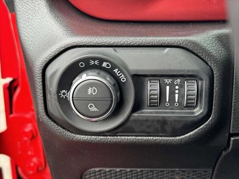 Used 2022 Jeep Gladiator Rubicon w/ Cold Weather Group image 17