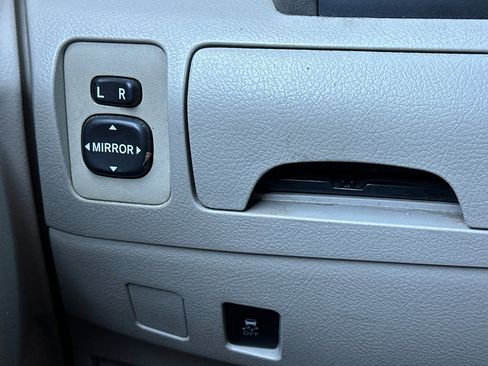 Used 2010 Toyota Camry FWD image 25