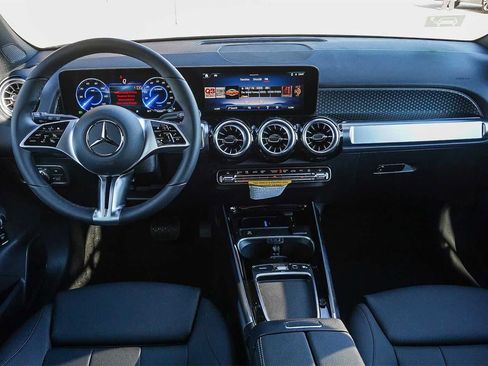 New 2025 Mercedes-Benz EQB 300 4MATIC image 12