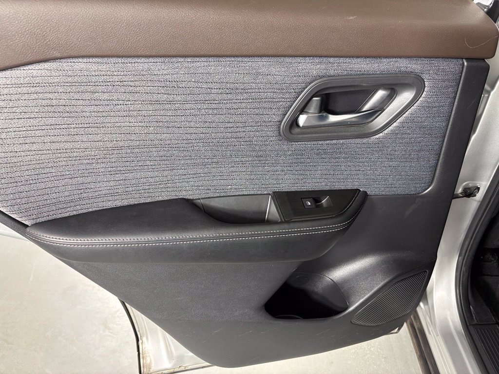 Used 2023 Nissan Rogue SV FWD image 34