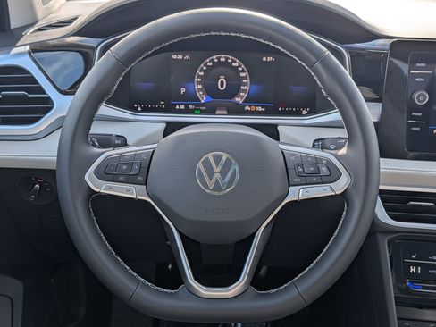 New 2026 Volkswagen Taos SE image 9