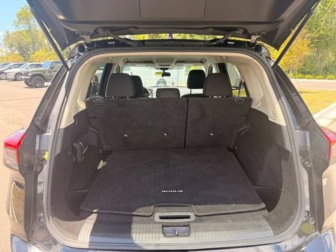 Used 2024 Nissan Rogue S FWD image 17