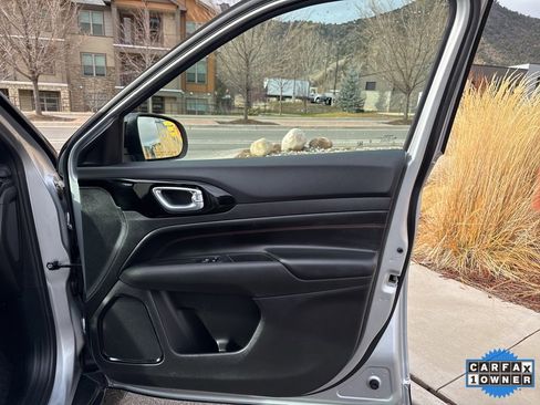 Used 2025 Jeep Compass Trailhawk image 21