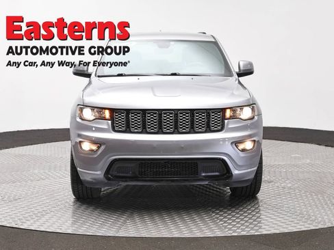 Used 2017 Jeep Grand Cherokee Altitude AWD/4WD image 2
