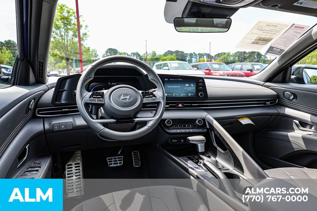 Used 2025 Hyundai Elantra Sport FWD image 26