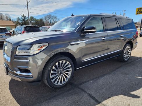 Used 2018 Lincoln Navigator L Reserve w/ Technology Package image 4