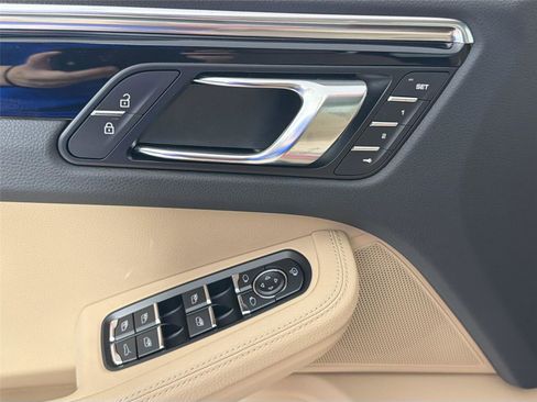 Certified 2026 Porsche Macan AWD/4WD image 31