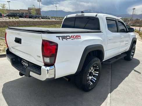 Used 2018 Toyota Tacoma TRD Off-Road AWD/4WD image 8