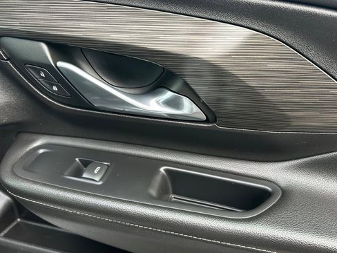 Used 2024 GMC Terrain SLT image 22