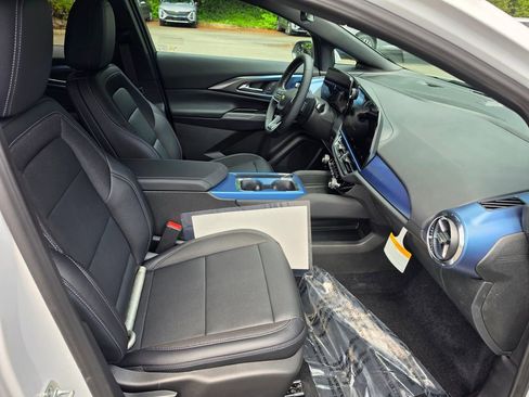 New 2026 Chevrolet Equinox EV LT AWD/4WD image 11