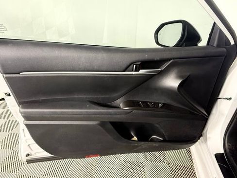 Used 2024 Toyota Camry SE w/ Convenience Package image 11