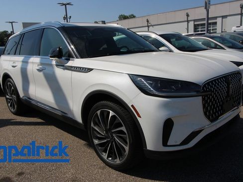 Used 2025 Lincoln Aviator Reserve w/ Equipment Group 201A AWD/4WD image 1