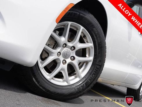 Used 2017 Chrysler Pacifica Touring image 8