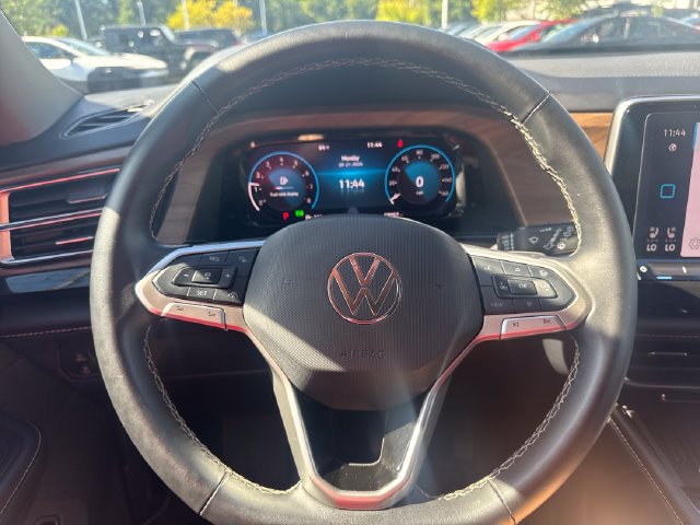 Used 2025 Volkswagen Atlas SE AWD/4WD image 17