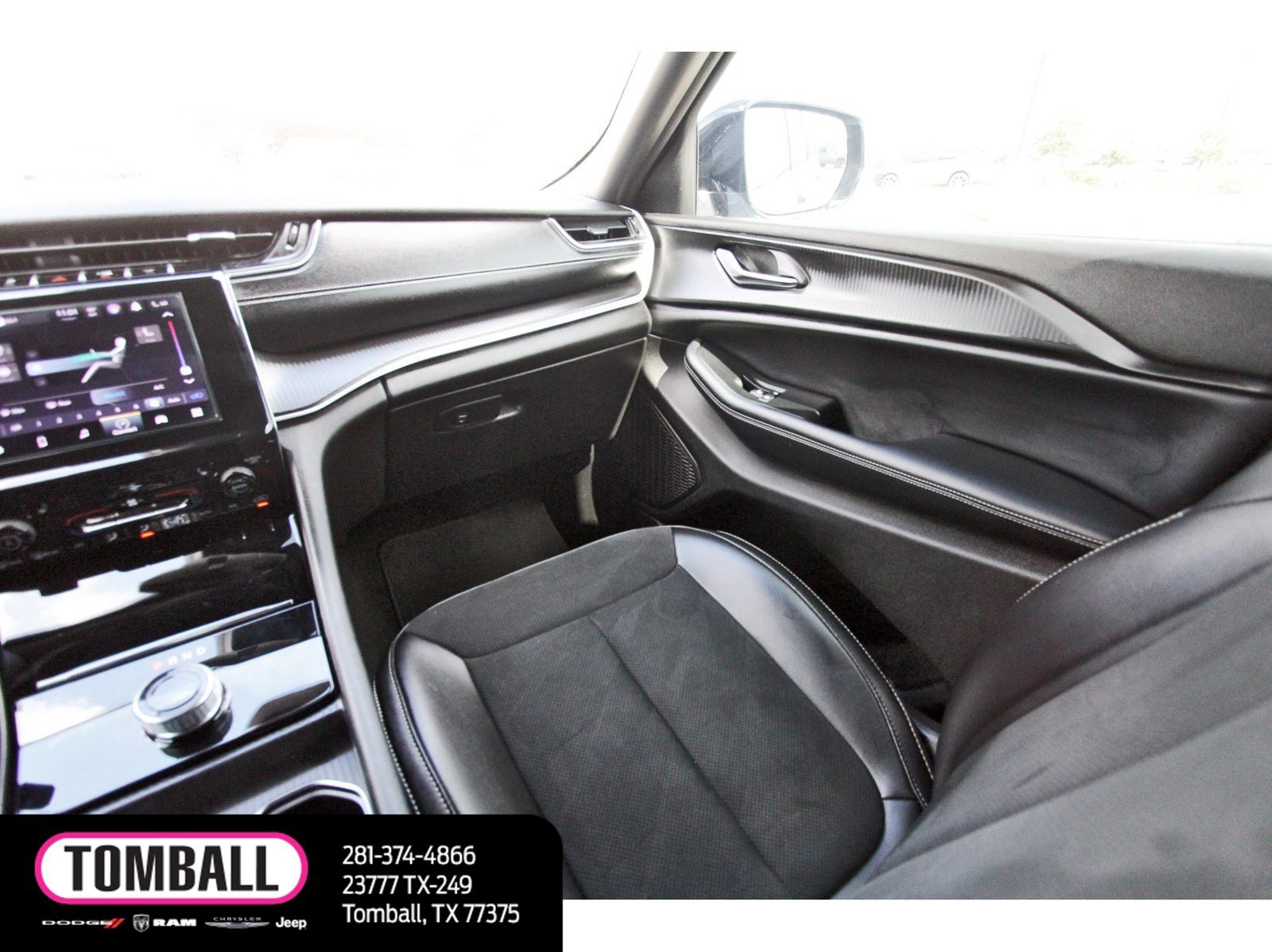 Used 2024 Jeep Grand Cherokee Altitude RWD image 11